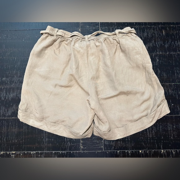 EUC Lane Bryant tan linen cuffed shorts 14/16 - Picture 3 of 5